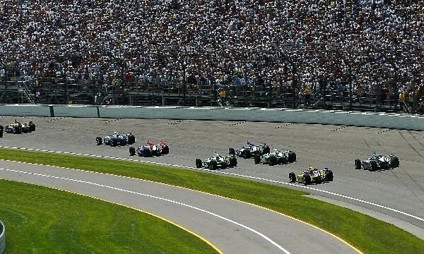 Close racing into the first turn of the race: Indianapolis 500, Indianapolis, USA, 26 May 2002