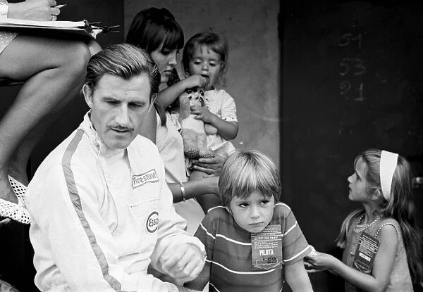 DAMON AND FATHER GRAHAM AT MONZA 67: Graham Hill with a young Damon and Samantha Hill in the pits