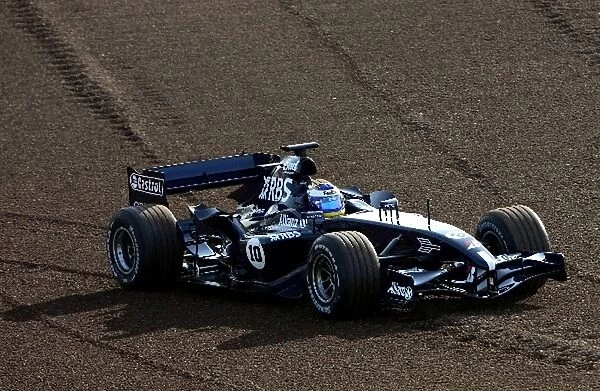 Formula One Testing: Nico Rosberg Williams goes into the gravel