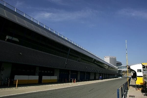 Formula One Testing: The shutters are down on the Renault garage