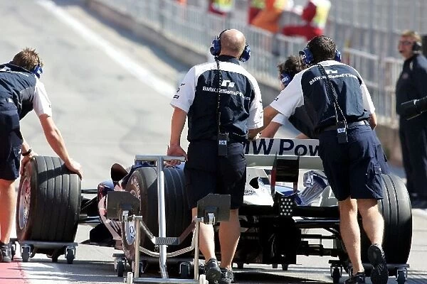 Formula One World Championship: The car of Nick Heidfeld Williams BMW FW27 fails to leave the pits in second qualifying