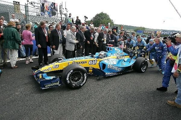 Formula One World Championship: Pole sitter Jarno Trulli Renault R24 arrives on the grid