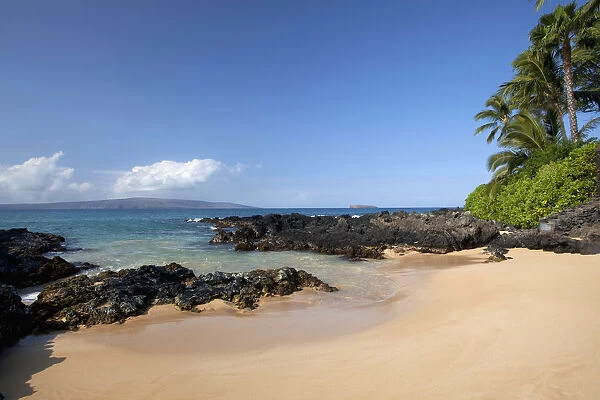 Hawaii, Maui, Makena Beach, A coastal view of the South Shore