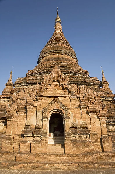 Myanmar, Bagan, Sinmyarshin Pahto, Entrance to Buddha statur