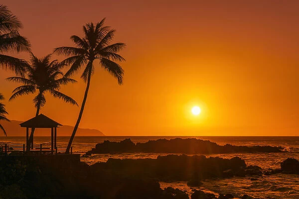 Sunset over waterfront, Oahu, Hawaii, USA