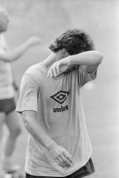 1986 World Cup Finals in Mexico. Englands Bryan Robson wipes away the sweat