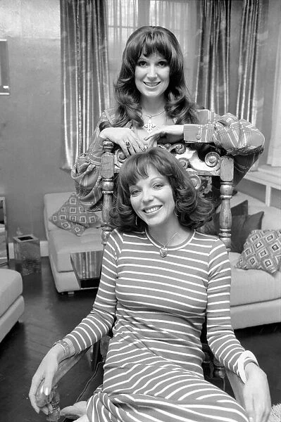 Actress Joan Collins and Evie Bricusse. January 1975 75-00497