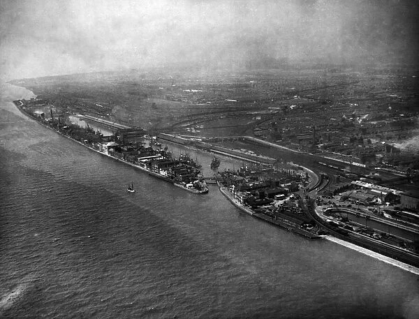 Aerial view of St Andrews Dock, Hull 5th July 1947