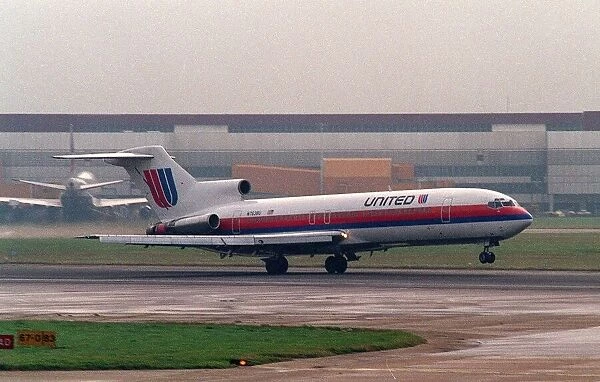 Aircraft Boeing 727 United Airlines landing at Heathrow Airport, London. 1992