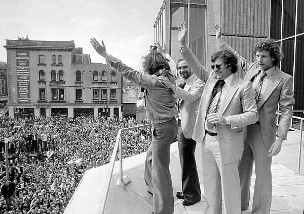 Alan Mullery Manager of Brighton FC - May 1979 with players on a balcony