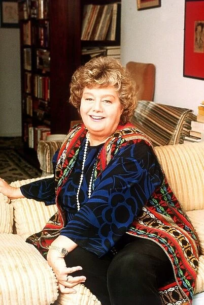 American actress Shelley Winters at home in October 1989 A©mirrorpix