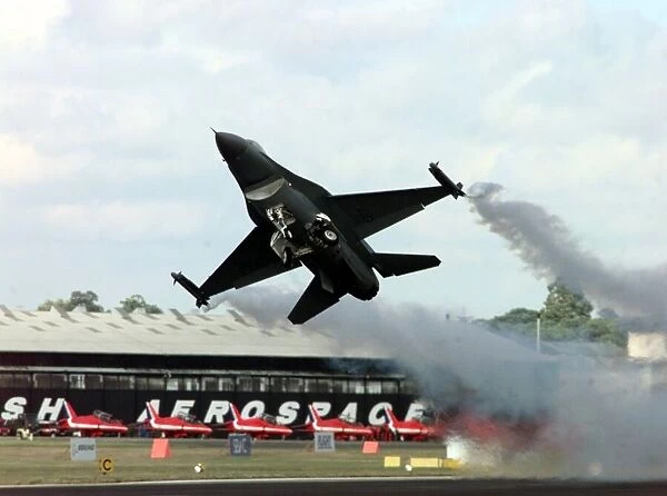 American F16 Fighter takes off at the Farnborough Airshow 1998