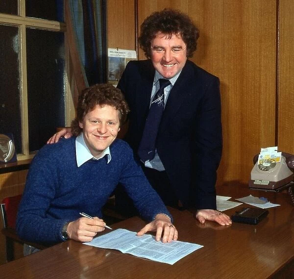 Andy Ritchie signing new contract for Morton January 1980