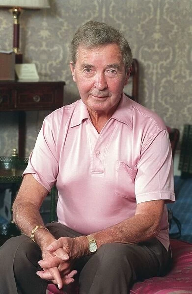 AUTHOR - DICK FRANCIS AT HOME 31  /  08  /  1994