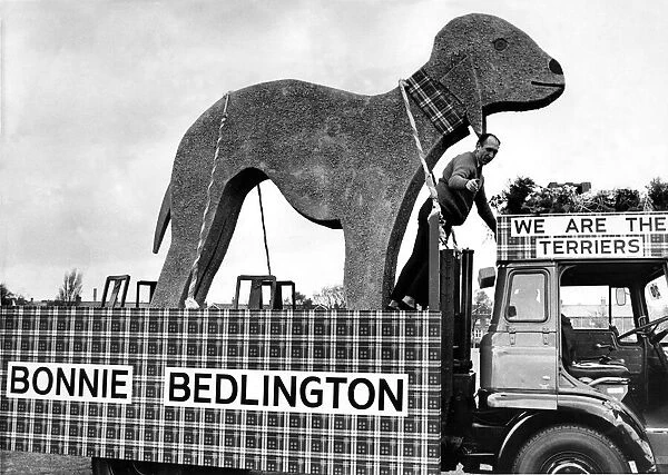 The Bedlington float entered in the Ashington Festival 1973. 12  /  05  /  73