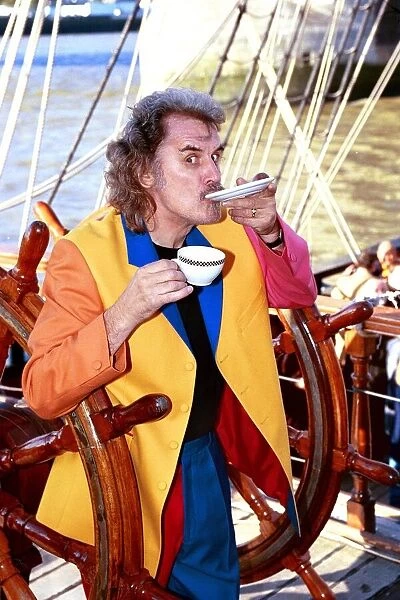 Billy Connolly launches his Tickety-boo tea in London - 18  /  10  /  1999