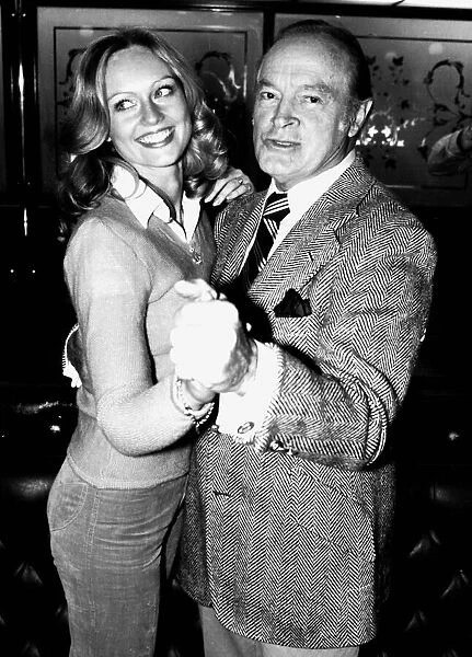 Bob Hope comedian with Miss World A©mirrorpix