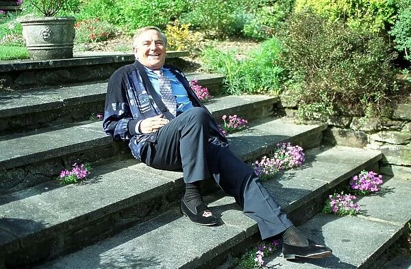Bob Monkhouse Comedian  /  TV Presenter May 1998 At home sitting in garden