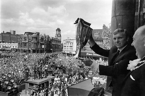 Bobby Moore with the cup at the Town Hall. May 1965 P011348