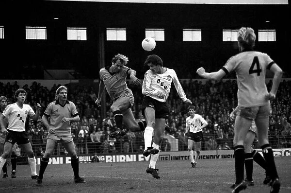 Bolton Wanderers 3 v. Cambridge United 4. Division 2 Football. October 1981 MF04-05-001