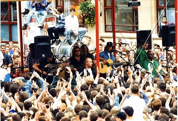Bon Jovi play an accoustic gig in Queen Street, Cardiff - 15th June 1995 - Western Mail