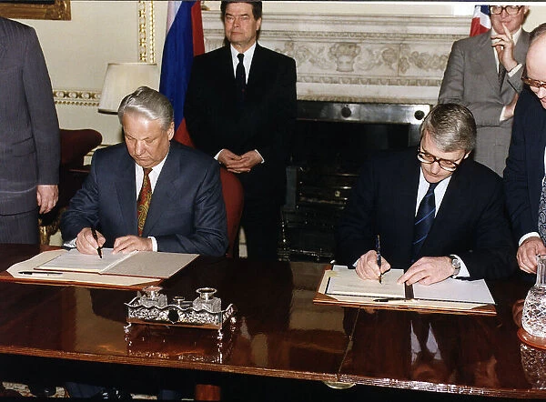 Boris Yeltsin Russian President and John Major British Prime Minister sign a Memorandum