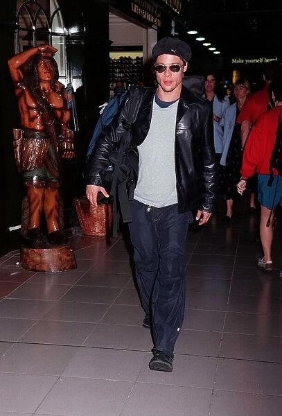 Brad Pitt Actor July 98 Leaving Heathrow airport for Los Angeles