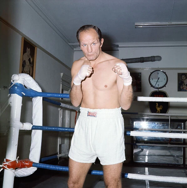 British Heavyweight boxer Henry Cooper in training. Circa 1969