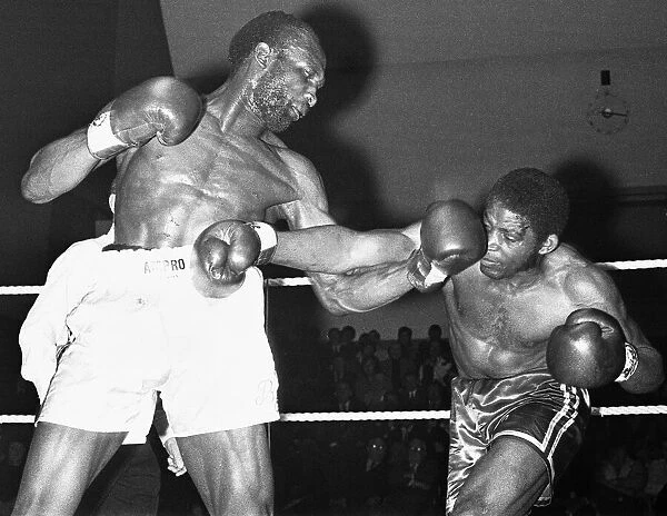 Bunny Johnson (Left) seen here in action during his fight against Harry Snow'