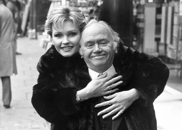 CHARLIE DRAKE AND FIONA FULLERTON OUTSIDE THE DOMINION THEATRE