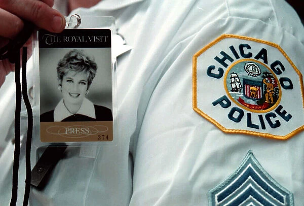 CHICAGO POLICEMAN WITH PRINCESS DIANA BADGE DURING A ROYAL VISIT - JUNE 1996