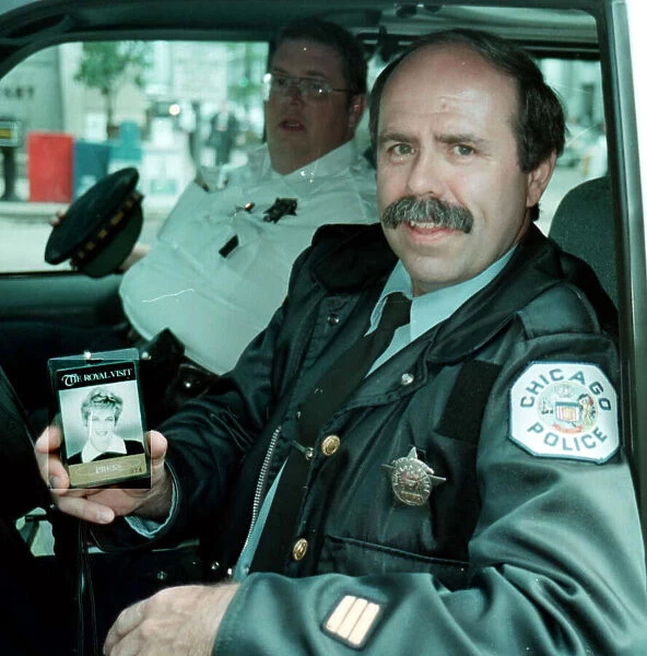 CHICAGO POLICEMAN SHOWS HIS PRINCESS DIANA PASS FOR THE STATE VISIT 1996