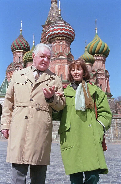 CHRISTINE KEELER IN MOSCOW WITH EUGENE IVANOV - APRIL 1993. CODE: 374145