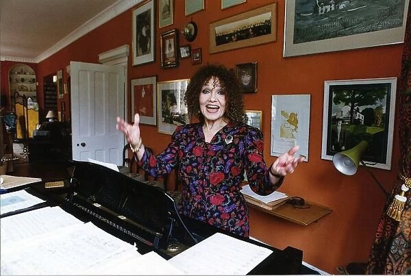Cleo Laine singer with hand raised