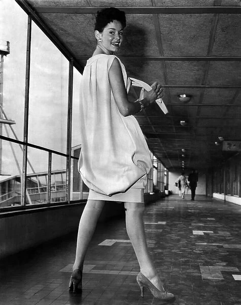 Clothing Fashion 1958: Heres a girl with her sack nicely tied up