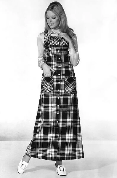 Clothing Fashion 1970: Cross Check Little girl look for a plaid pinafore
