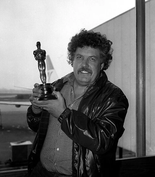 Colin Welland at London airport with his Oscar award 1982
