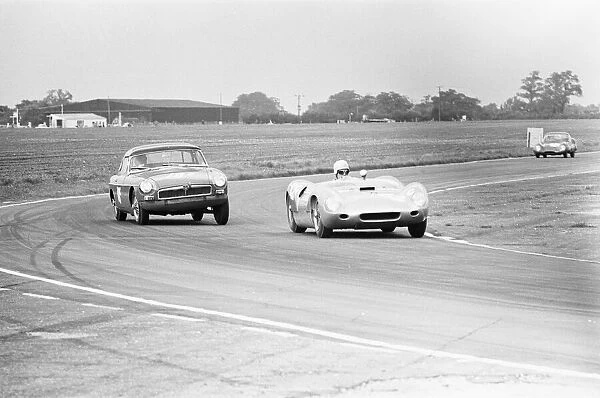 Competitors in the 1963 Autocar 3 hour endurance race at Snetterton