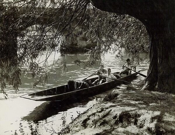 A cool scene on the river at Stratford-upon-Avon. 22  /  09  /  1933