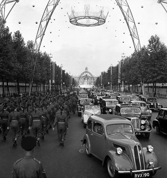 Coronation rehearsal 1953. Even at 6 am the mall was choked with private cars