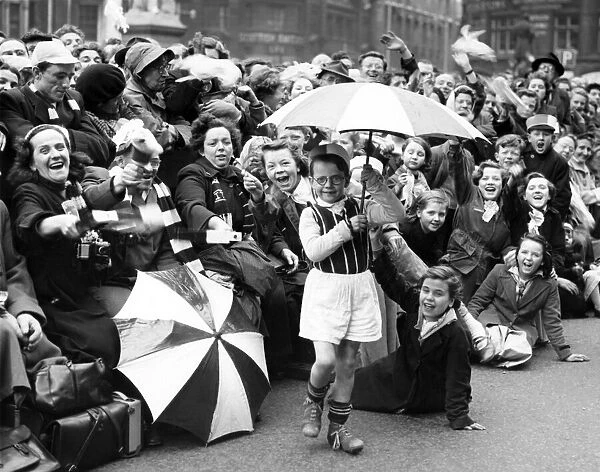 A crowd of Aston Villa supporters await the teams arrival with the FA cup outside