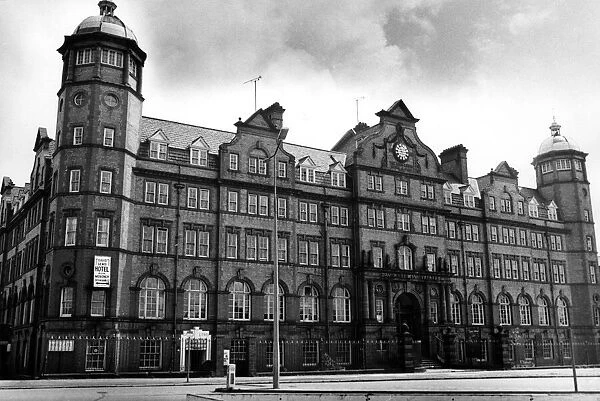 The David Lewis Hotel in Great George Place. Liverpool, Merseyside. Circa May 1977