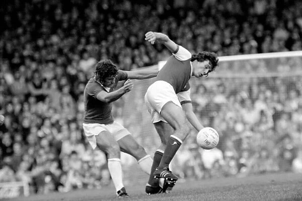 Division I. Arsenal (2) v. Leicester City (2). September 1975 75-04972-039