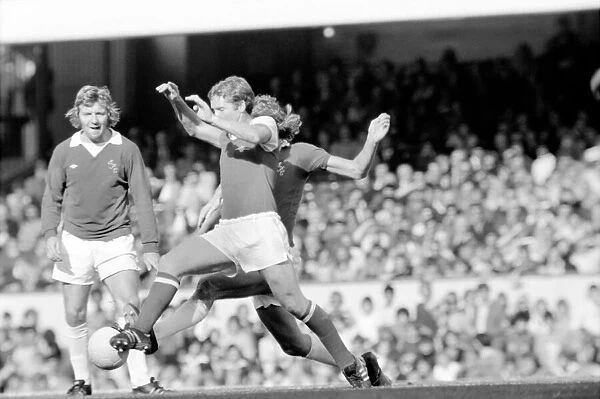 Division I. Arsenal (2) v. Leicester City (2). September 1975 75-04972-041