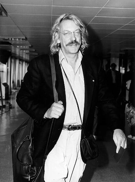 Donald Sutherland leaving Heathrow airport for New York by Concorde *** Local Caption