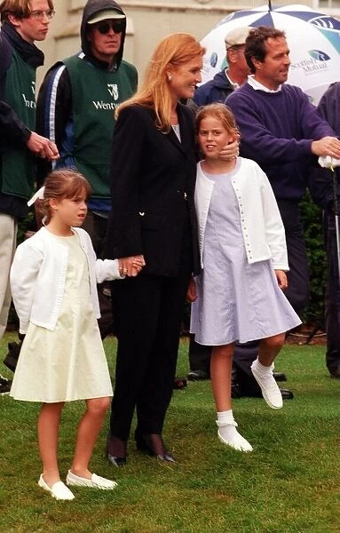 The Duchess of York with her daughters August 1998 Beatrice (R) and Eugenie (L