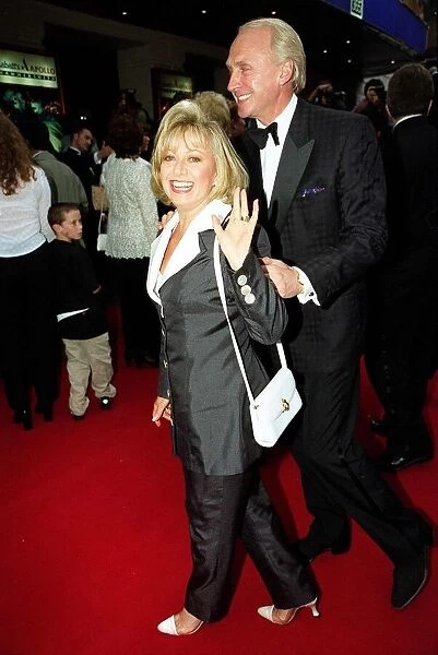 Elaine Paige Actress  /  Singer July 1998 Arriving for the premiere of Doctor Doolittle
