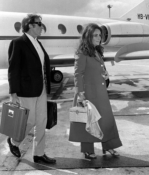 Elizabeth Taylor Sept 1970 and Richard Burton at Heatrow airport London