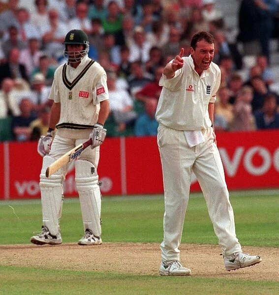 Engand v South Africa Cricket 5th Test Aug 1998 Angus Fraser celebrating after