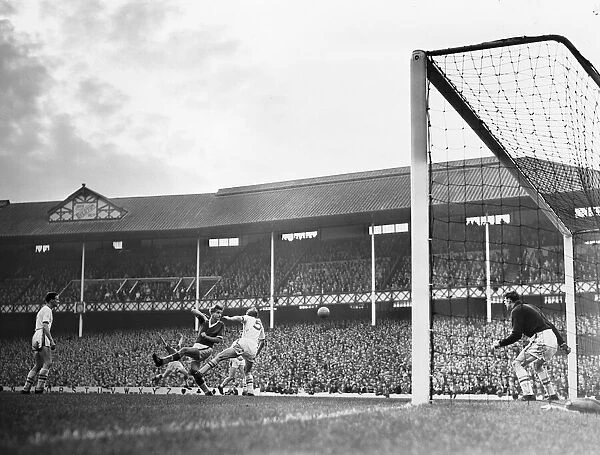 English League Division One match at Goodison Park. Everton 3 v Leeds United 2